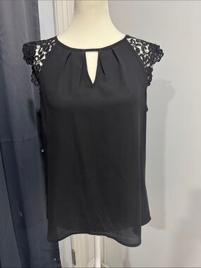 Express Women's Black Lace Cap-Sleeve Keyhole Top S